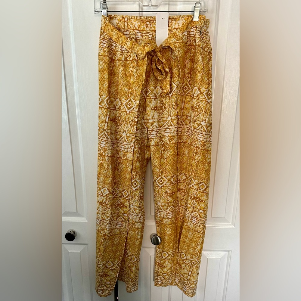 DESIGNED BY ROXY!!!! NWT BeachPants with an open scalloped sides and front tie - Picture 2 of 5